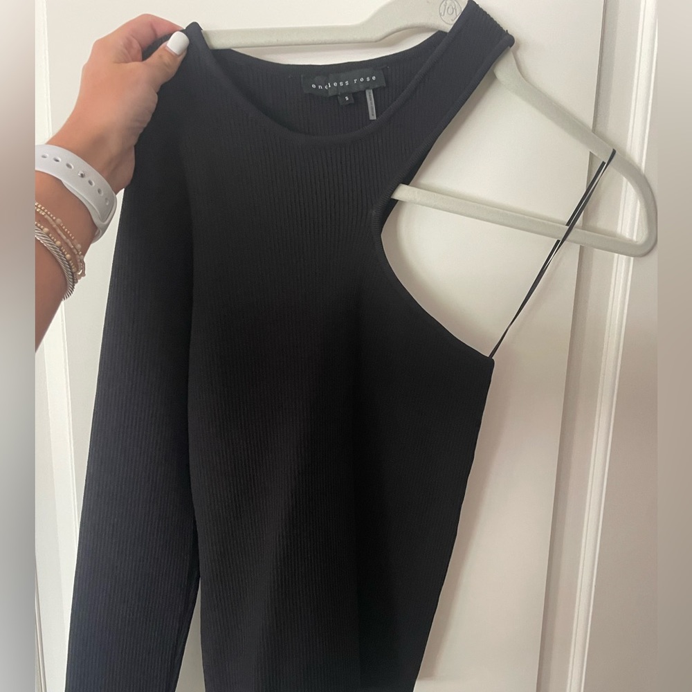 Endless Rose One Sleeve Top